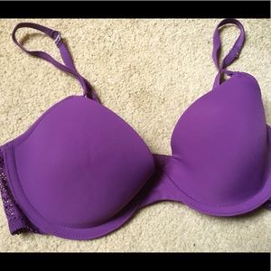 Victoria’s Secret Pink t-shirt Demi bra